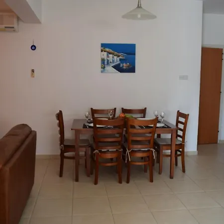 Panorama Apartment *